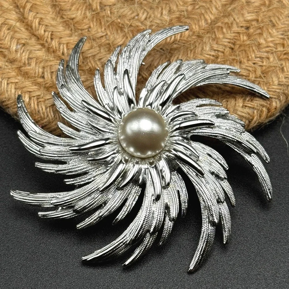 Vintage Sarah Coventry Silver Tone Swirl Sunburst Faux Pearl Brooch Signed Pin